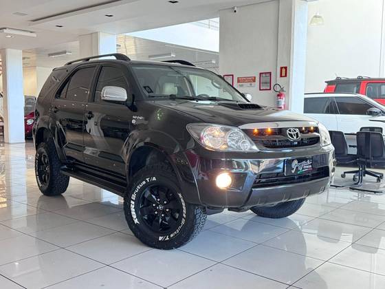 TOYOTA HILUX SW4 3.0 SRV 4X4 16V TURBO INTERCOOLER DIESEL 4P AUTOMÁTICO TOYOTA HILUX SW4 3.0 SRV 4X4 16V TURBO INTERCOOLER DIESEL 4P AUTOMÁTICO